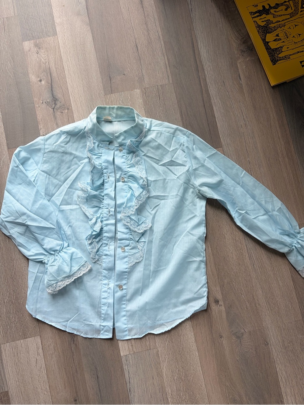Vintage Women’s Light Blue Ruffle Button-Up Shirt 32 XS